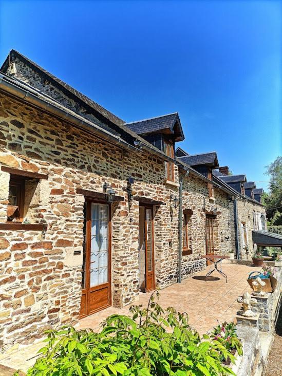 Le Moulin De Benneville Chambres D'Hotes, Petit Dejeuner Compris Cahagnes Экстерьер фото
