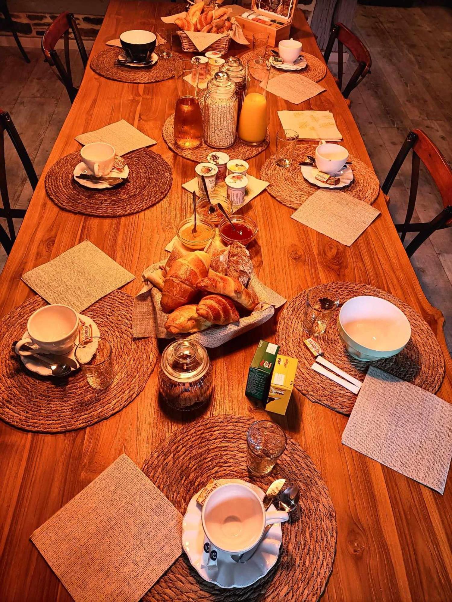 Le Moulin De Benneville Chambres D'Hotes, Petit Dejeuner Compris Cahagnes Экстерьер фото